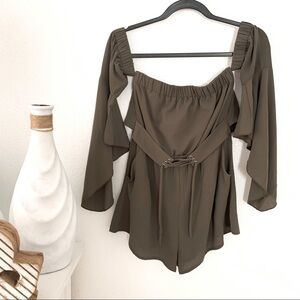 Rumor Boutique army green halter flare sleeve tie waist romper size 6